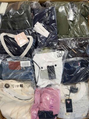 The photo shows a package with clothing in the category C.