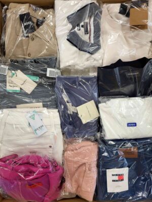 The photo shows a package with clothing in the category C.