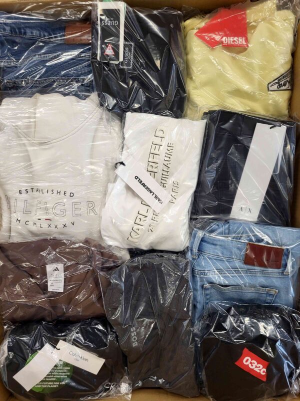The photo shows a package with clothing in the category C.