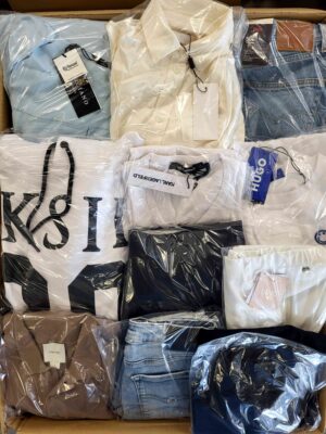 The photo shows a package with clothing in the category C.