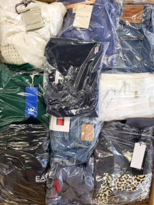 The photo shows a package with clothing in the category C.