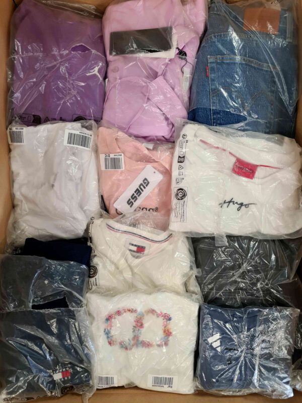 The photo shows a package with clothing in the category D.