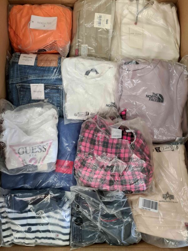The photo shows a package with clothing in the category D.