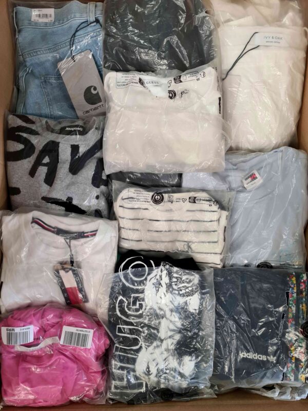 The photo shows a package with clothing in the category D.