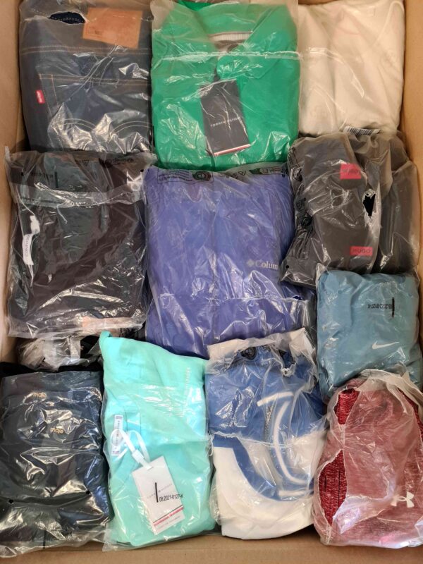 The photo shows a package with clothing in the category D.