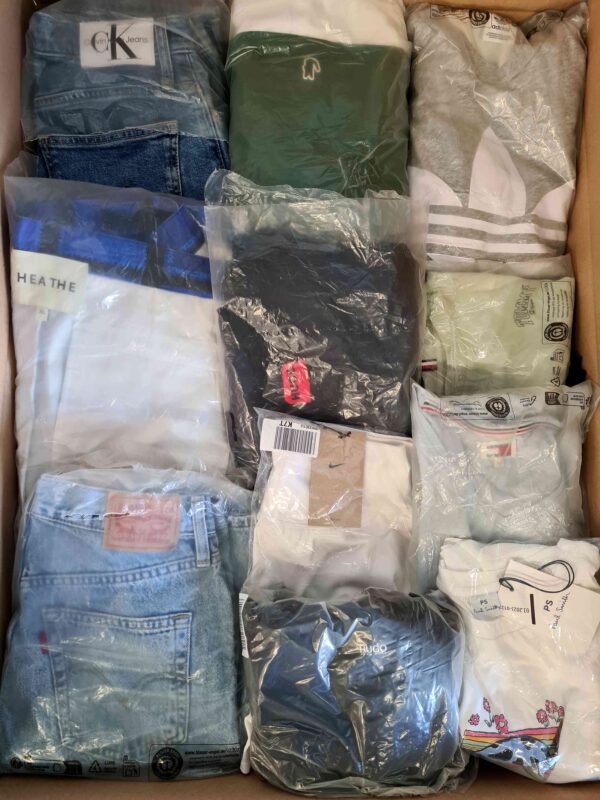 The photo shows a package with clothing in the category D.