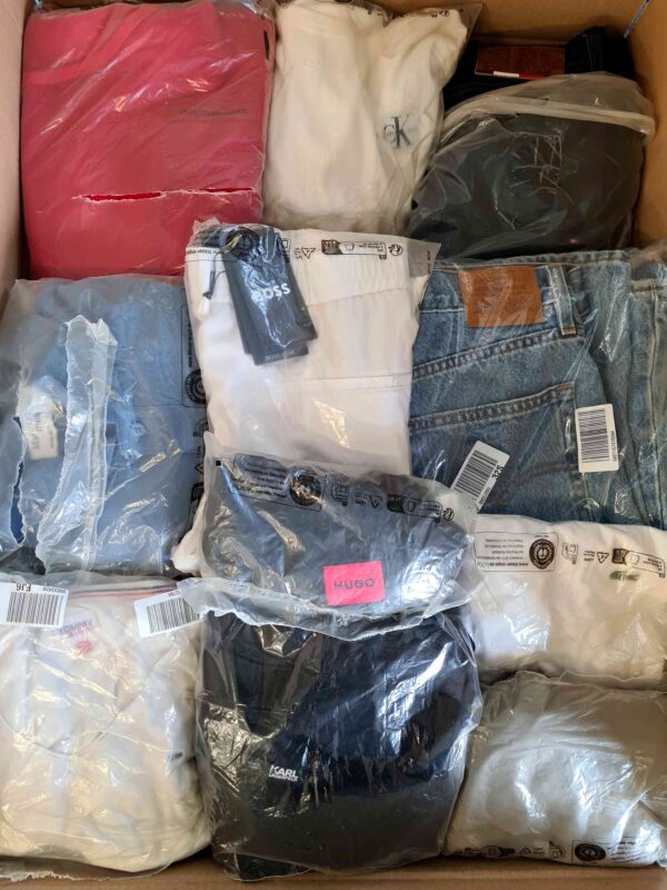 The photo shows a package with clothing in the category D.