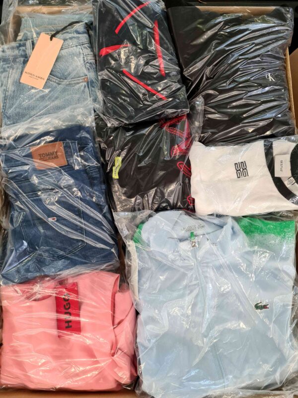 The photo shows a package with clothing in the category C.