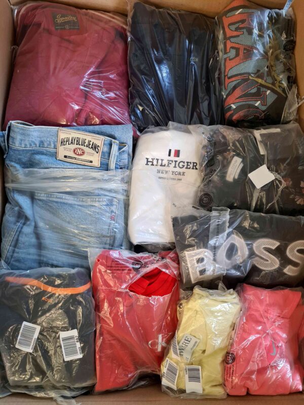 The photo shows a package with clothing in the category D.