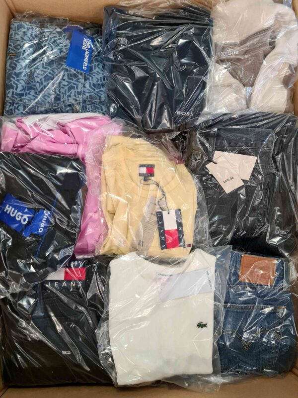 The photo shows a package with clothing in the category C.