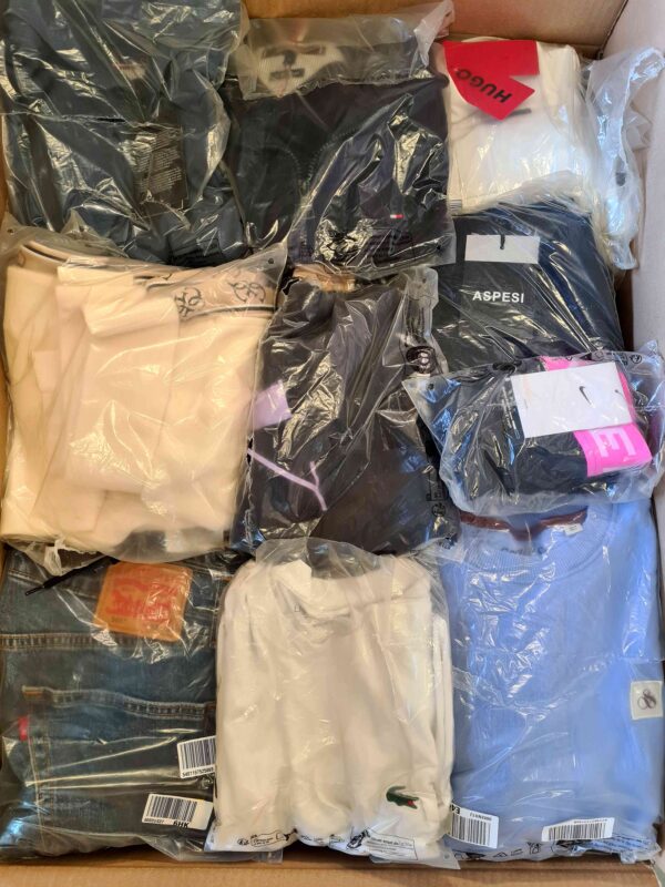 The photo shows a package with clothing in the category D.