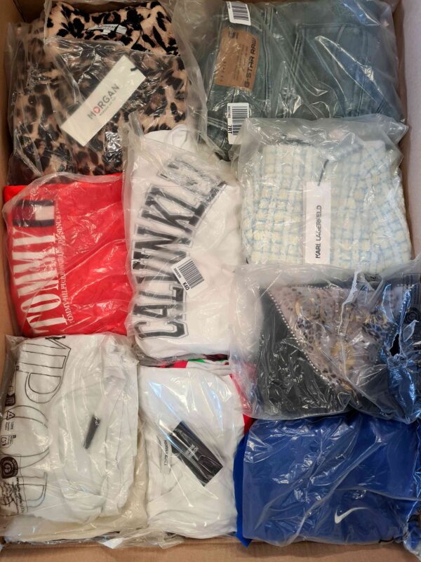 The photo shows a package with clothing in the category D.