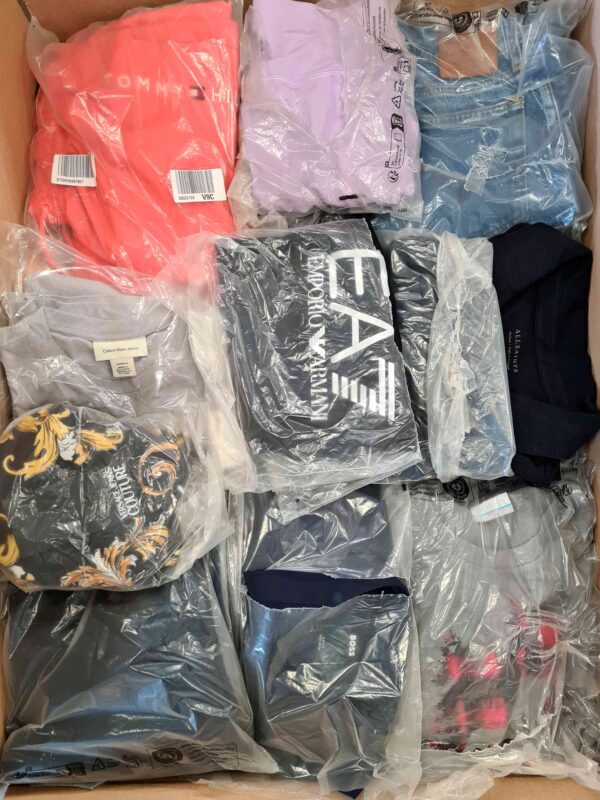 The photo shows a package with clothing in the category D.