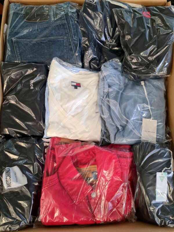 The photo shows a package with clothing in the category C.