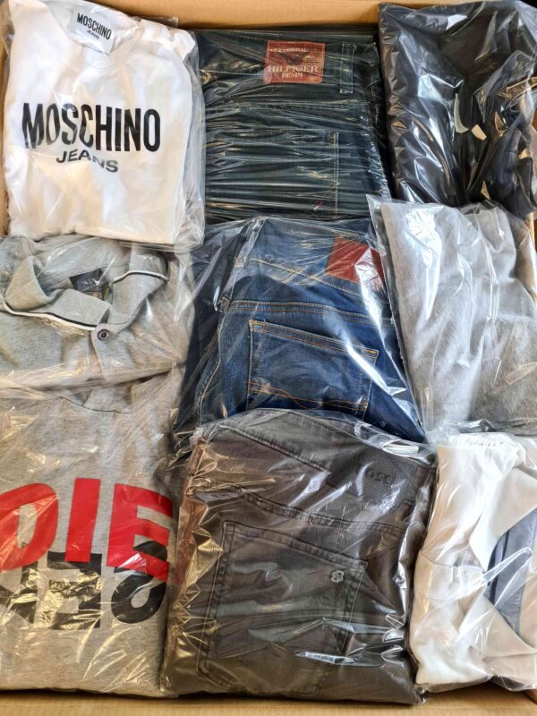 The photo shows a package with clothing in the category C.