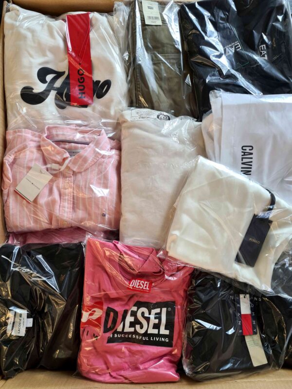 The photo shows a package with clothing in the category C.