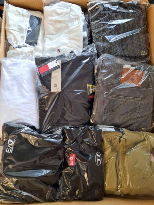 The photo shows a package with clothing in the category C.