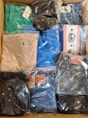 The photo shows a package with clothing in the category C.