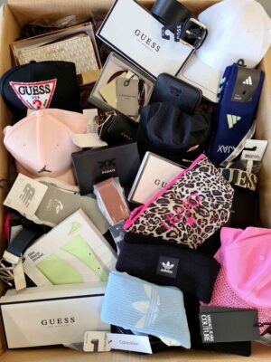 The picture shows a package with accessories in the category AB.