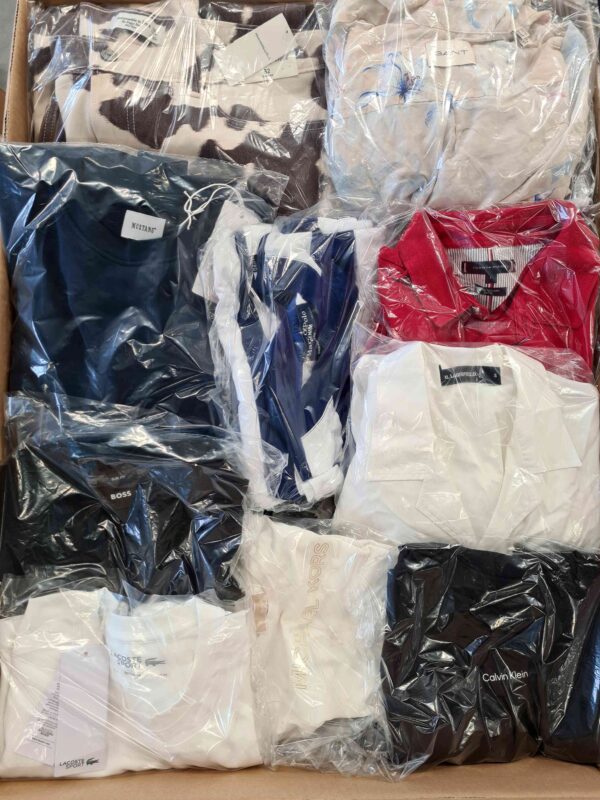 The photo shows a package with clothing in the category C.