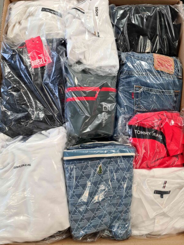 The photo shows a package with clothing in the category C.