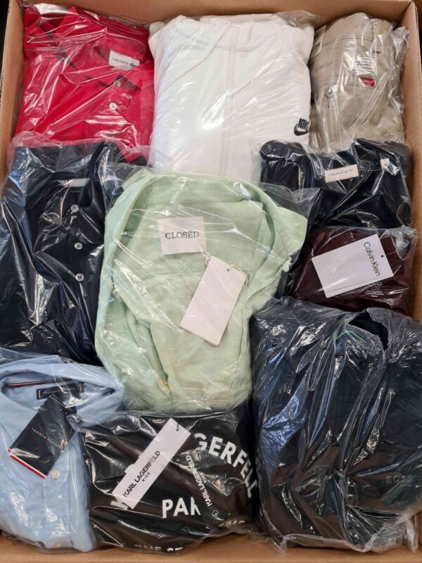 The photo shows a package with clothing in the category C.