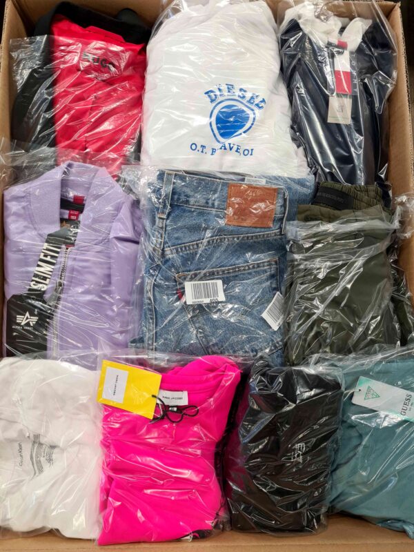 The photo shows a package with clothing in the category C.