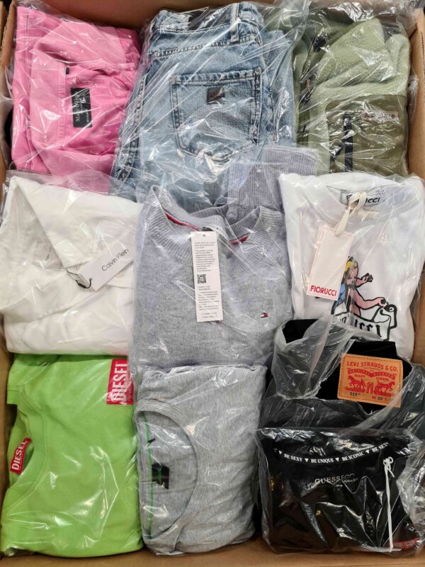 The photo shows a package with clothing in the category C.