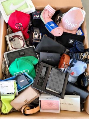 The picture shows a package with accessories in the category AB.