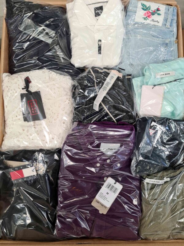 The photo shows a package with clothing in the category C.