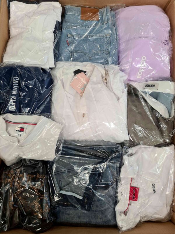 The photo shows a package with clothing in the category C.