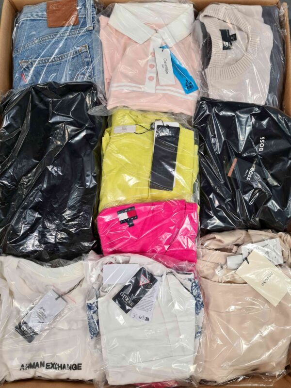 The photo shows a package with clothing in the category C.