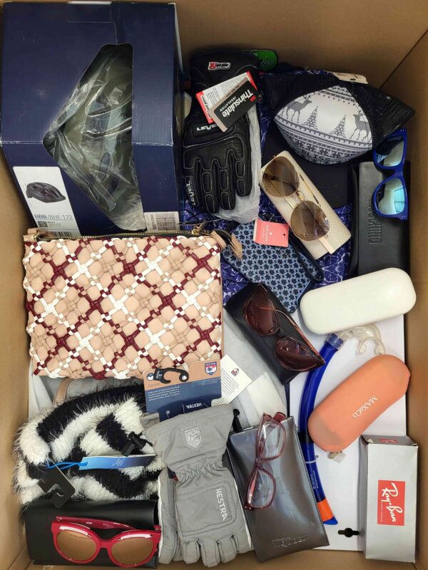 The photo shows a package with clothing in the category A.