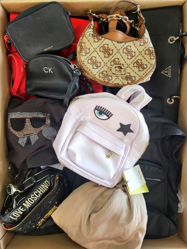 The picture shows a package with accessories in the category HC.