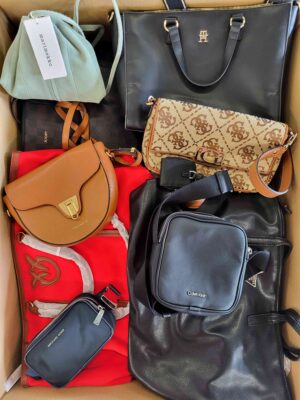 The picture shows a package with accessories in the category HC.