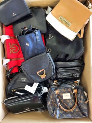 The picture shows a package with accessories in the category HC.