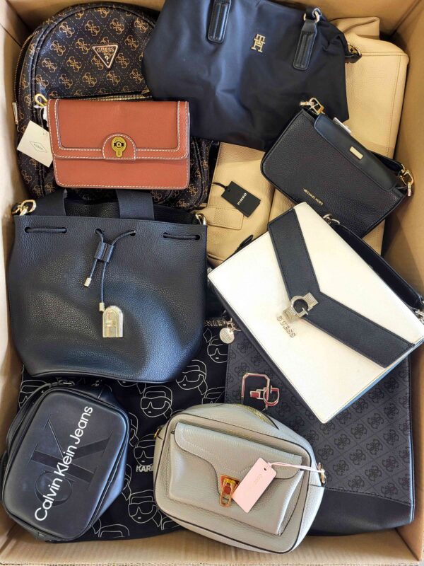 The picture shows a package with accessories in the category HC.
