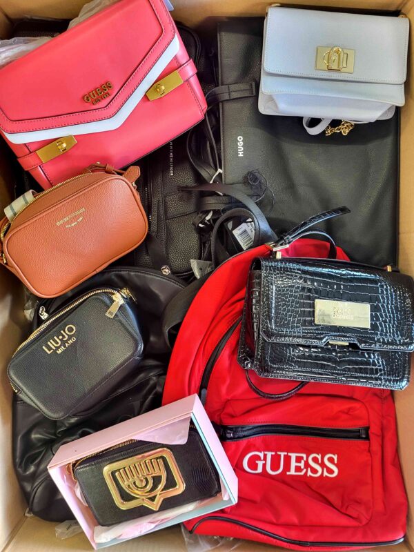 The picture shows a package with accessories in the category HC.