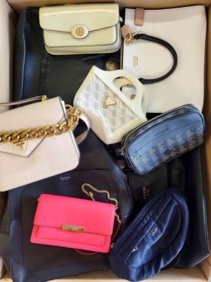 The picture shows a package with accessories in the category HC.
