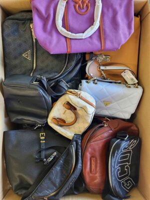 The picture shows a package with accessories in the category HC.
