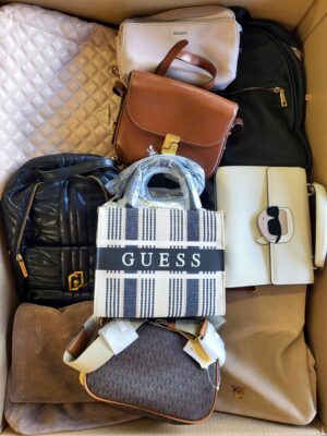 The picture shows a package with accessories in the category HC.