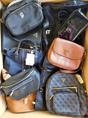 The picture shows a package with accessories in the category HC.