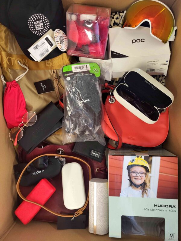 The photo shows a package with clothing in the category A.