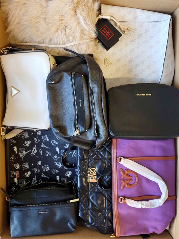 The picture shows a package with accessories in the category HC.