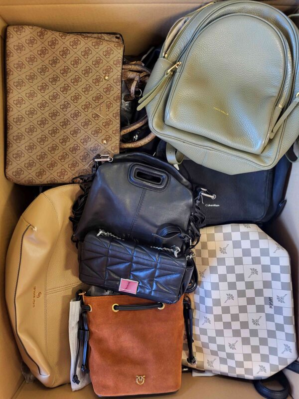 The picture shows a package with accessories in the category HC.