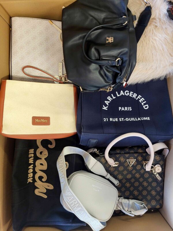 The picture shows a package with accessories in the category HC.