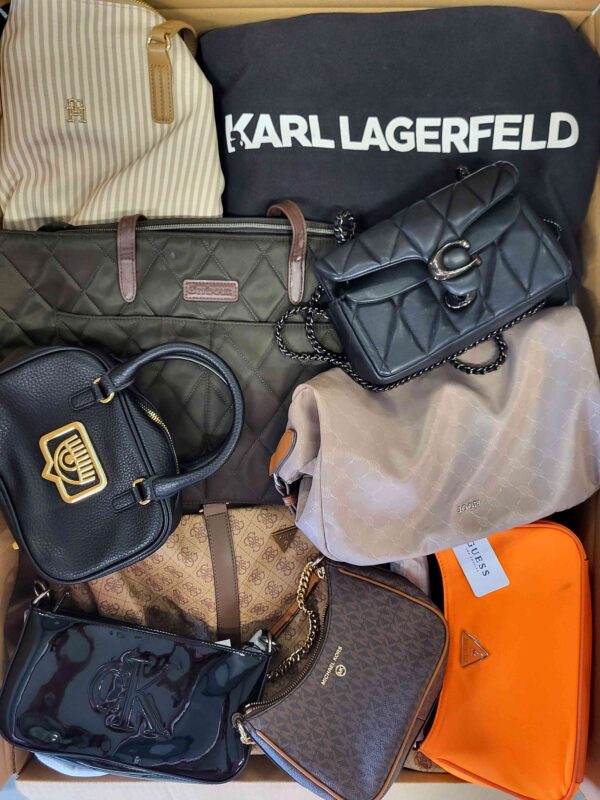 The picture shows a package with accessories in the category HC.