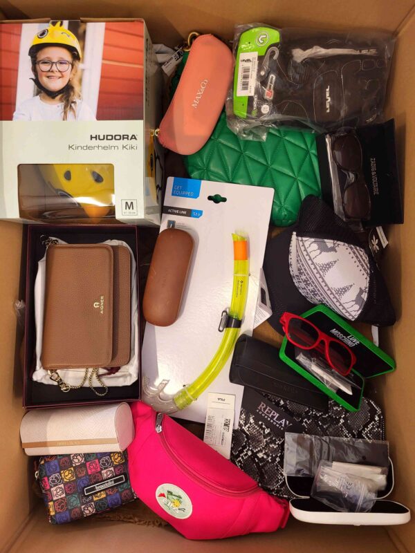 The photo shows a package with clothing in the category A.