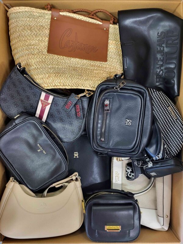 The picture shows a package with accessories in the category HC.