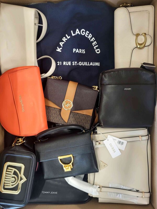The picture shows a package with accessories in the category HC.